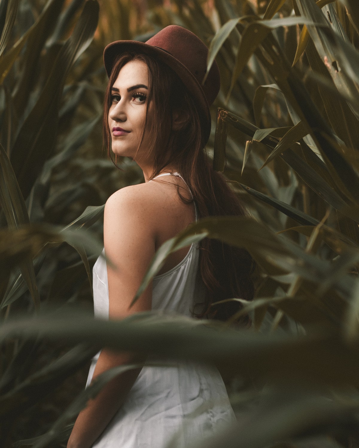 woman-hat-forest